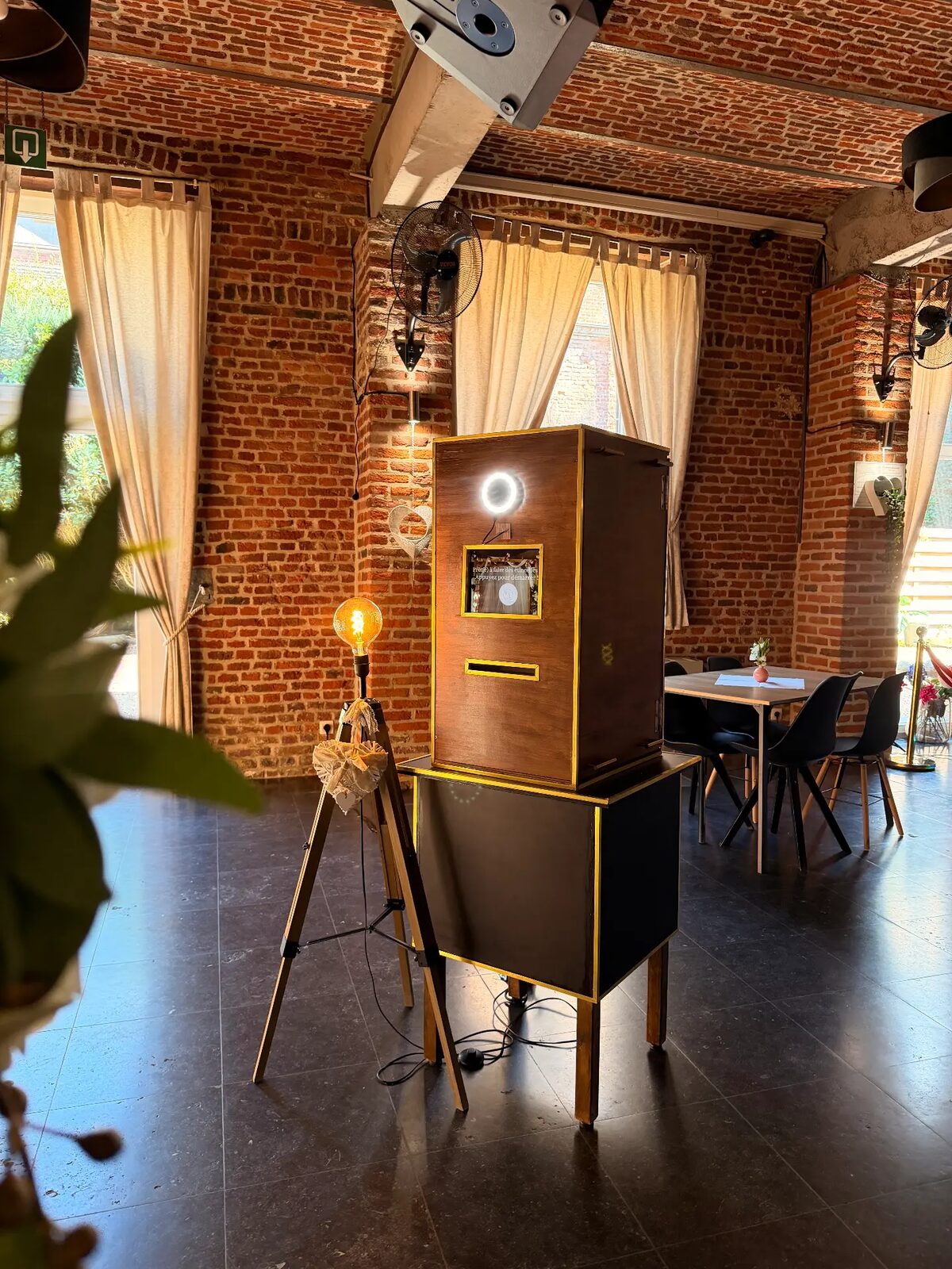 Borne photobooth vintage Local Events installée en salle de réception